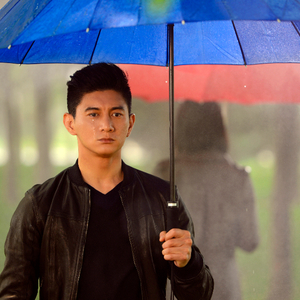 大胸妹子脱光衣服被操
